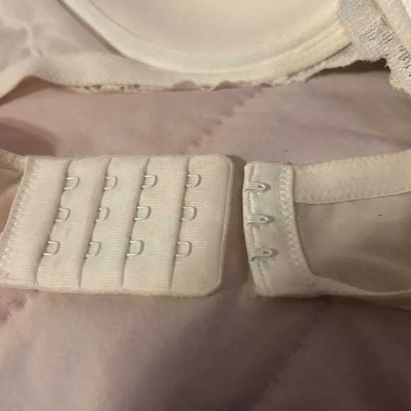 Victoria's Secret 38D Body By Victoria Bra - Picture 3 of 3